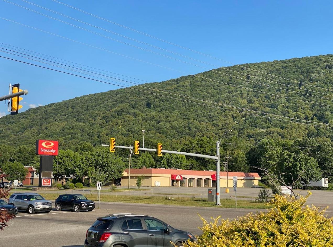 Econo Lodge Inn & Suites Norton Exteriör bild