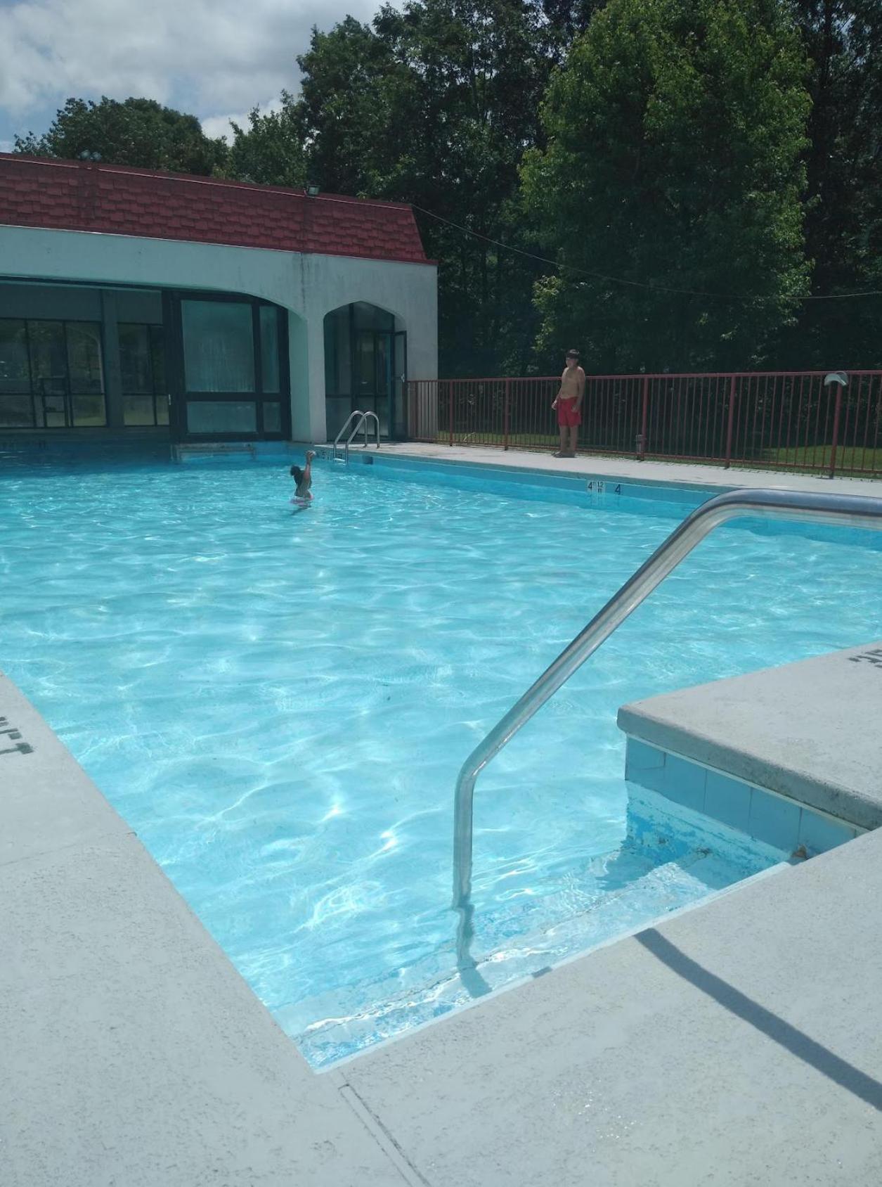 Econo Lodge Inn & Suites Norton Exteriör bild