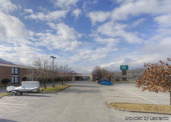 Econo Lodge Inn & Suites Norton Exteriör bild