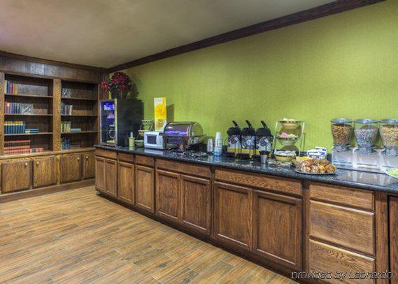 Econo Lodge Inn & Suites Norton Exteriör bild