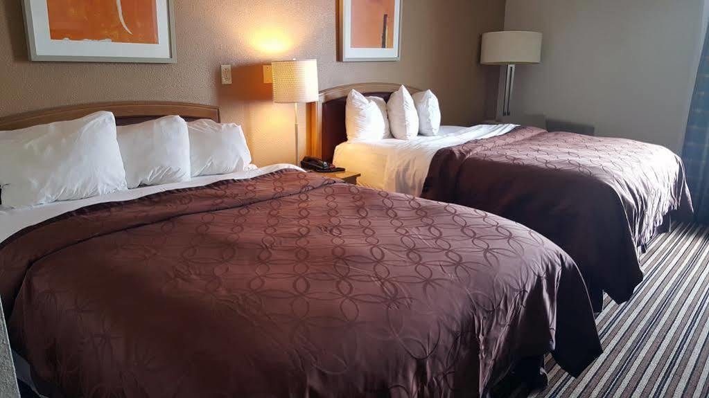 Econo Lodge Inn & Suites Norton Exteriör bild