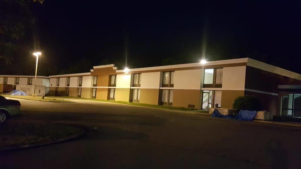 Econo Lodge Inn & Suites Norton Exteriör bild